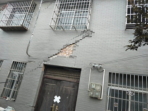 造成墻體出現裂縫的原因有那些？